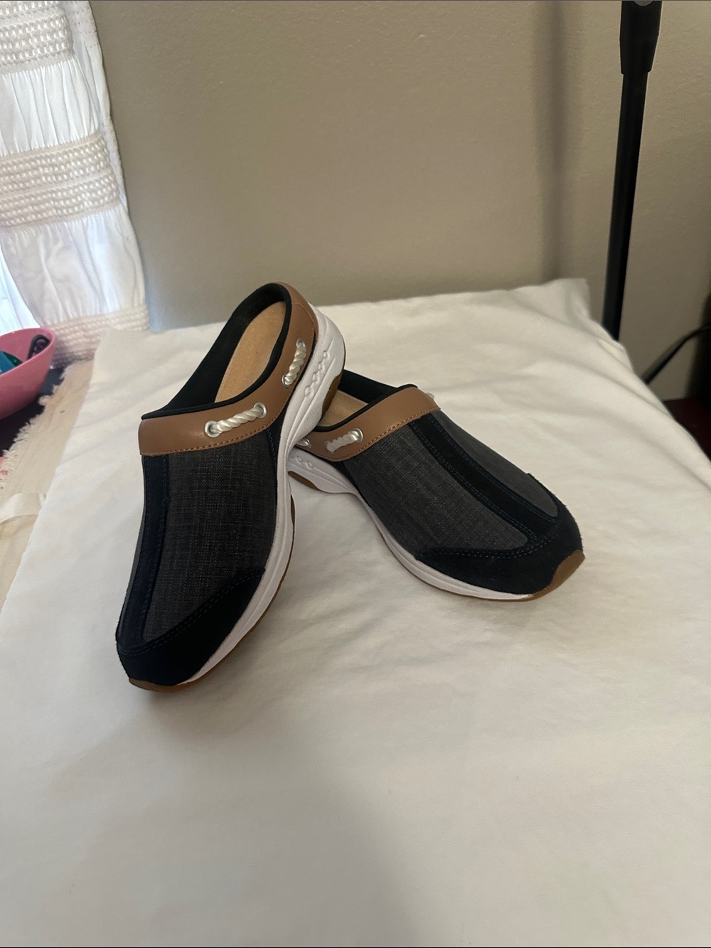 Ladies Sz 7.5 shoes by Easy Spirit NWT